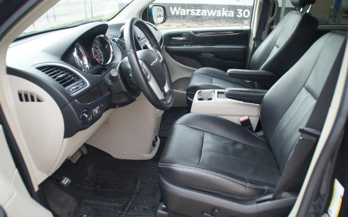 Chrysler Town &amp; Country cena 54999 przebieg: 142000, rok produkcji 2014 z Białystok małe 172